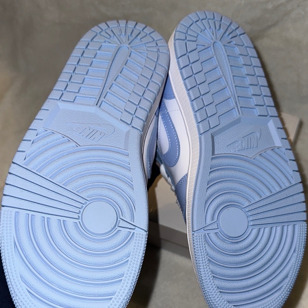 BRAND NEW Air Jordan 1 Low Women's Shoes Size 8 - Picture 6 of 8